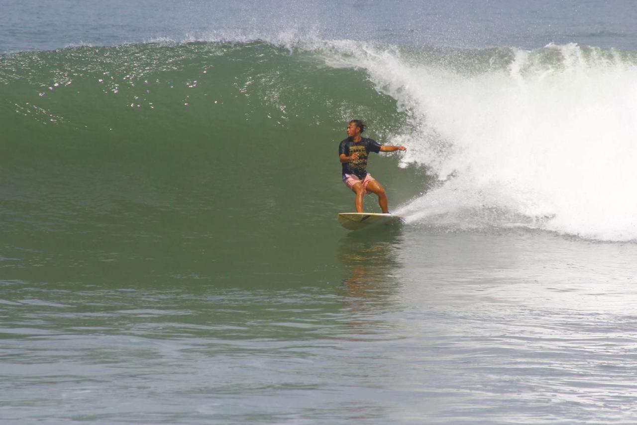 Tropical Sunday Bungalow - Surf And Stay Selong Belanak Exterior photo